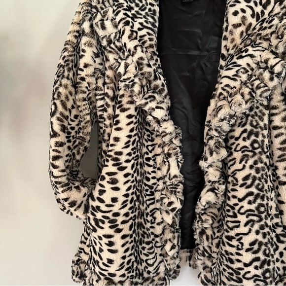 Damselle New York Faux Fur Cheetah Print Jacket - Picture 7 of 16